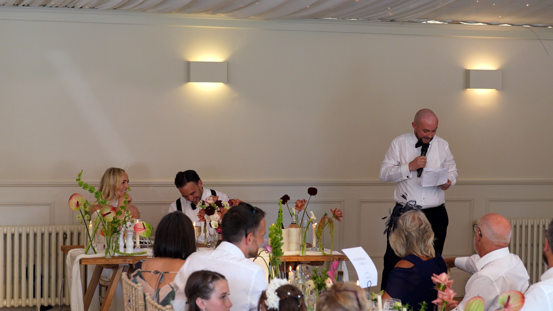 a best man speech leaves the groom belly laughing
