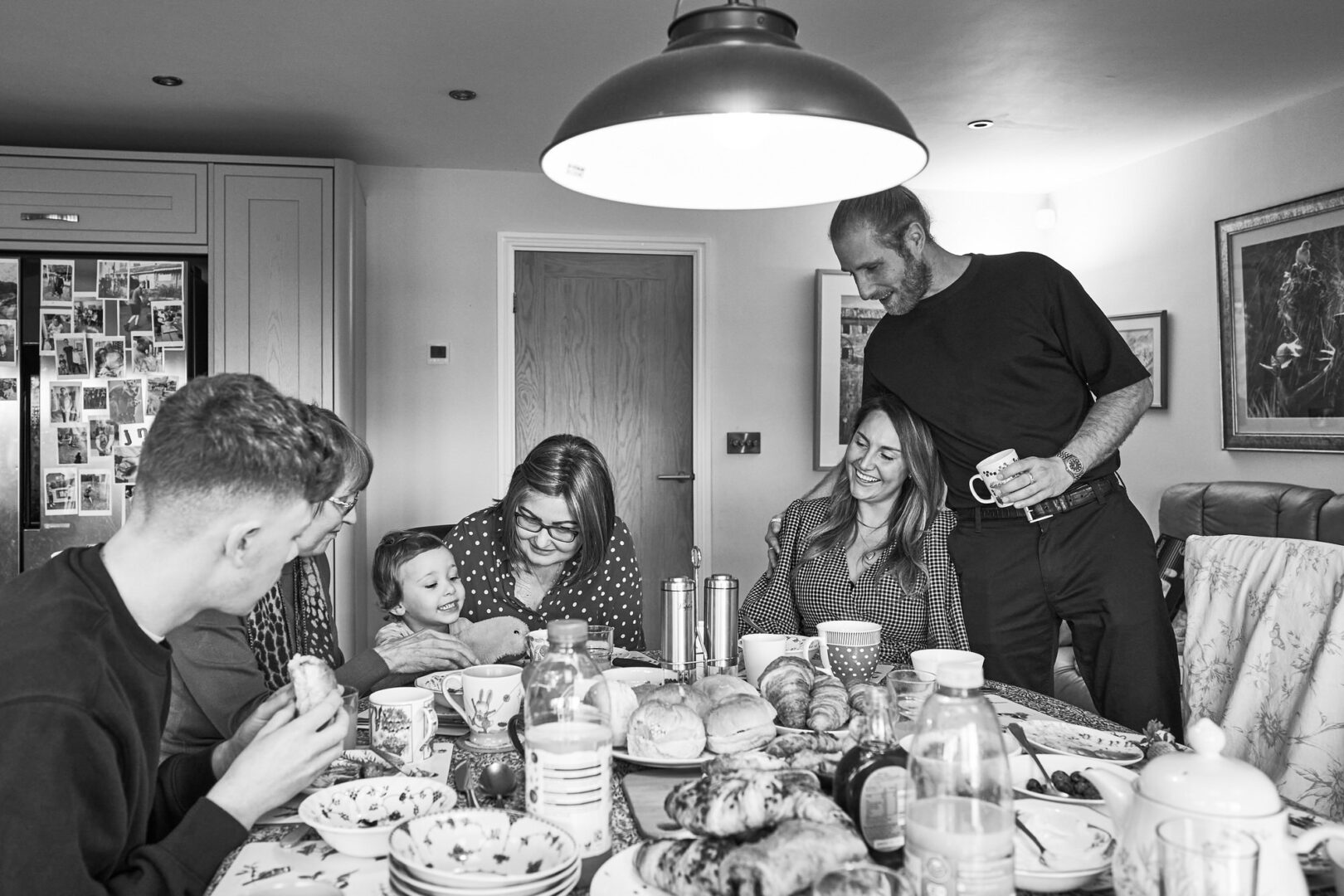 a natural photo of an extended family at the family home in rufford